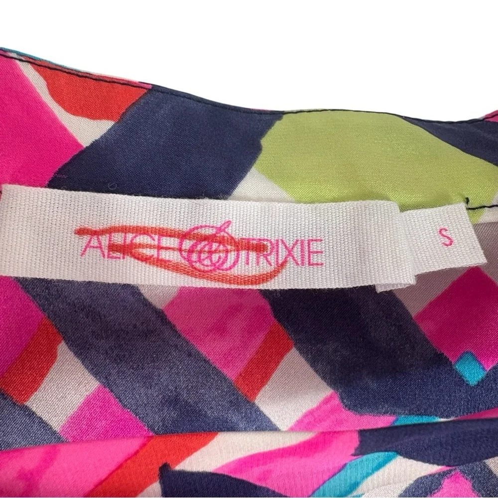 ALICE & OLIVIA Silk Colorful Geometric Print Blouse in Size Small— GORGEOUS!!! - Picture 7 of 9